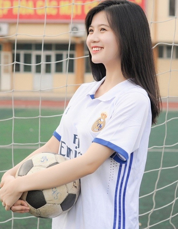 Cô bạn thi vào trường Học viên An ninh vì ước mơ làm công an. Linh Chi đặt mục tiêu tốt nghiệp với một tấm bằng loại giỏi.