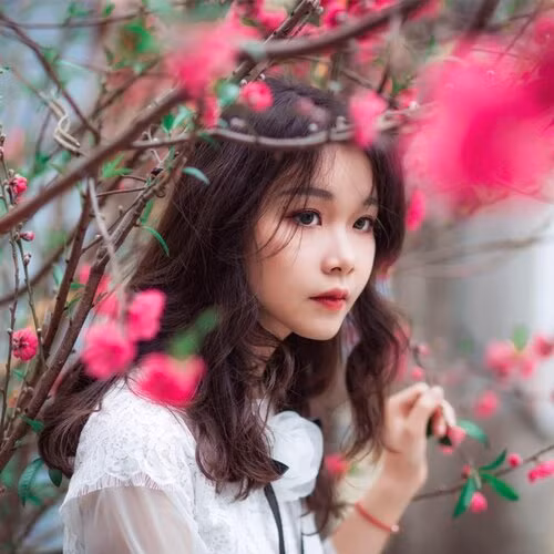 Bước lên giảng đường đại học, Linh vẫn giữ vững phong độ khi luôn nằm trong top đầu các học viên khá, giỏi của Học viện An ninh.