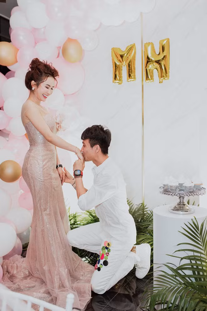 Trước đó, đại gia Minh Nhựa từng chia sẻ gia đình con cái là điều quan trọng nhất và "sẵn sàng đánh đổi tất cả vì Mina".