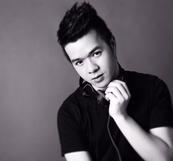 DJ Mike Hào sở hữu gương mặt điển trai, phong cách chơi nhạc cá tính - DJ Mike Hào (Mai Phước Hậu) góp phần thành công không nhỏ cho các tiết mục biểu diễn của Đông Nhi tại The Remix 2015.