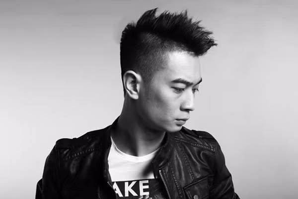 Trong đêm thi đầu tiên của The Remix 2015, bản Em của ngày hôm qua nhận được rất nhiều lời khen ngợi từ phía ban giám khảo cũng như cư dân mạng đồng loạt chia sẻ. Sau cuộc thi, cái tên Slim V cũng được mọi người chú ý và biết đến nhiều hơn. Slim V sở hữu vẻ ngoài nam tính, phong cách đơn giản. Trang fanpage của anh hút hơn 22.000 lượt người theo dõi.