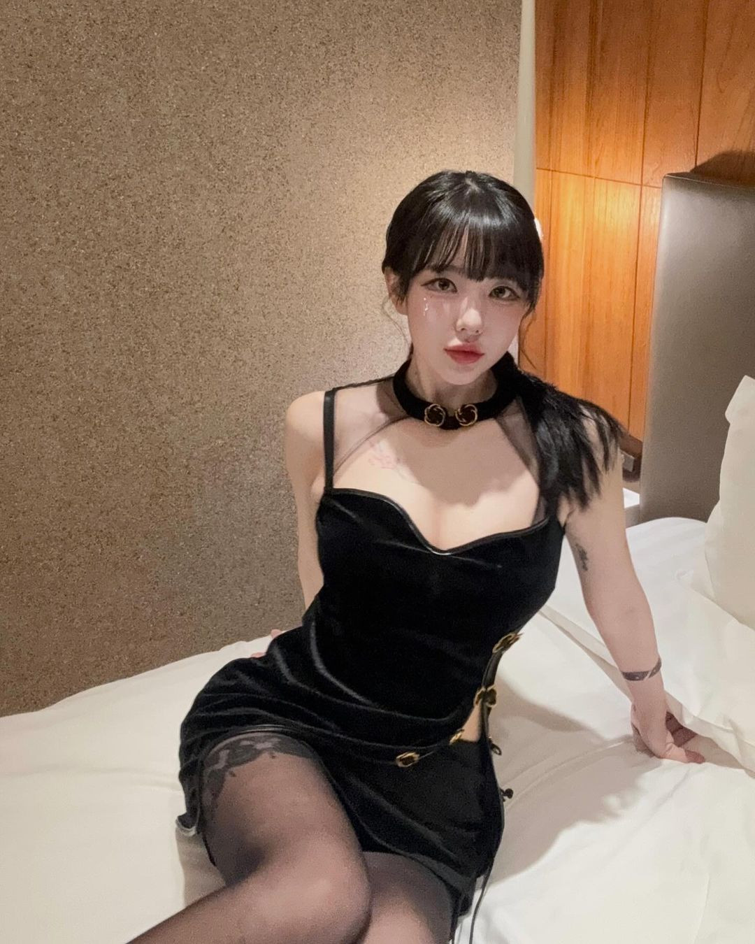 Hành động của cô nàng đã không qua được sự kiểm duyệt của nền tảng AfreecaTV và cô đã phải nhận án cấm kênh 3 ngày.