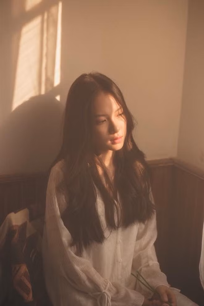 Gương mặt thanh tú ở mọi góc nhìn của Mỹ Nhi nhận vô vàn lời khen của CĐM.