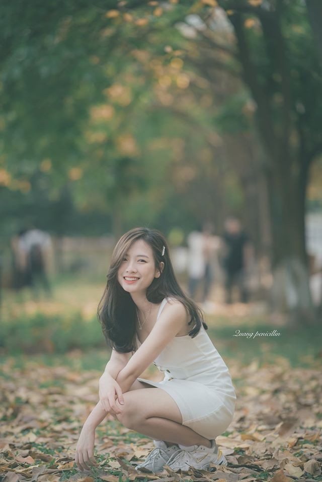 Hiện tại, nữ sinh 10X đang theo học khoa Điều dưỡng, Đại học Y Hà Nội. Cô nàng cho biết bản thân rất yêu thích ngành nghề này, hơn nữa cũng được bố mẹ định hướng nên dù vất vả tới đâu cũng cố gắng theo học.