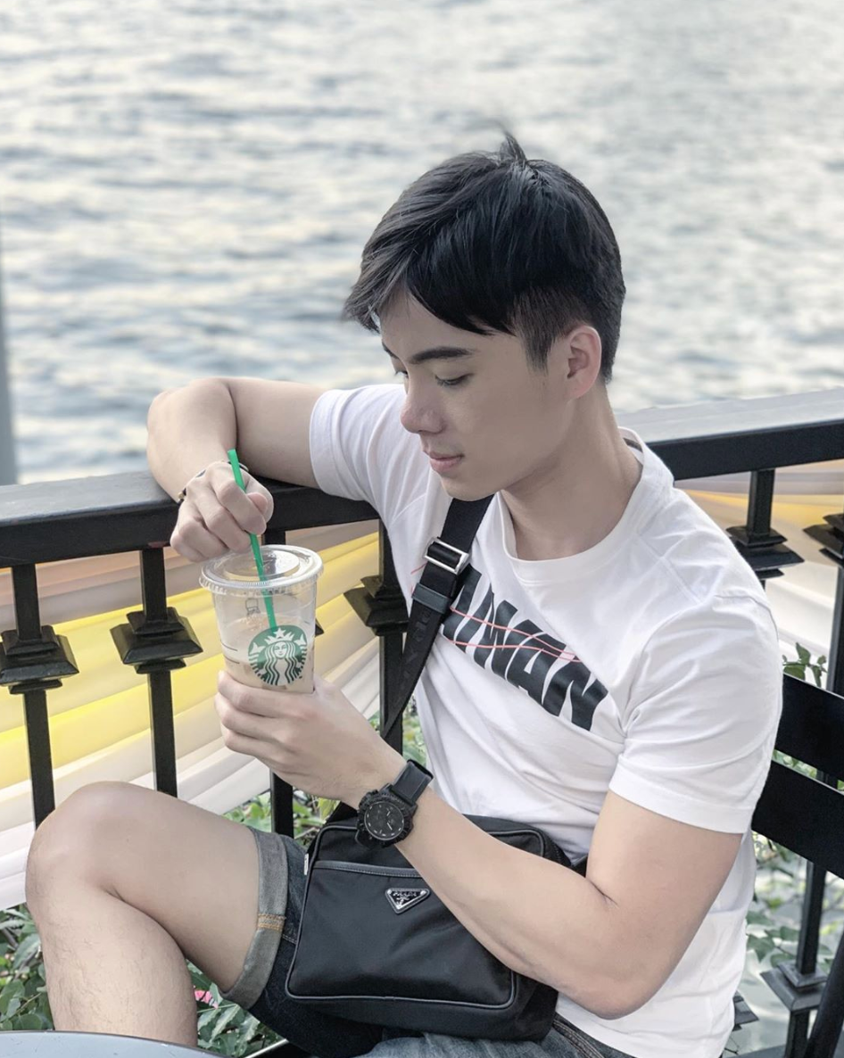 Soki tốt nghiệp Học viện Nghệ thuật NAFA và có ước mơ trở thành diễn viên hài nổi tiếng.