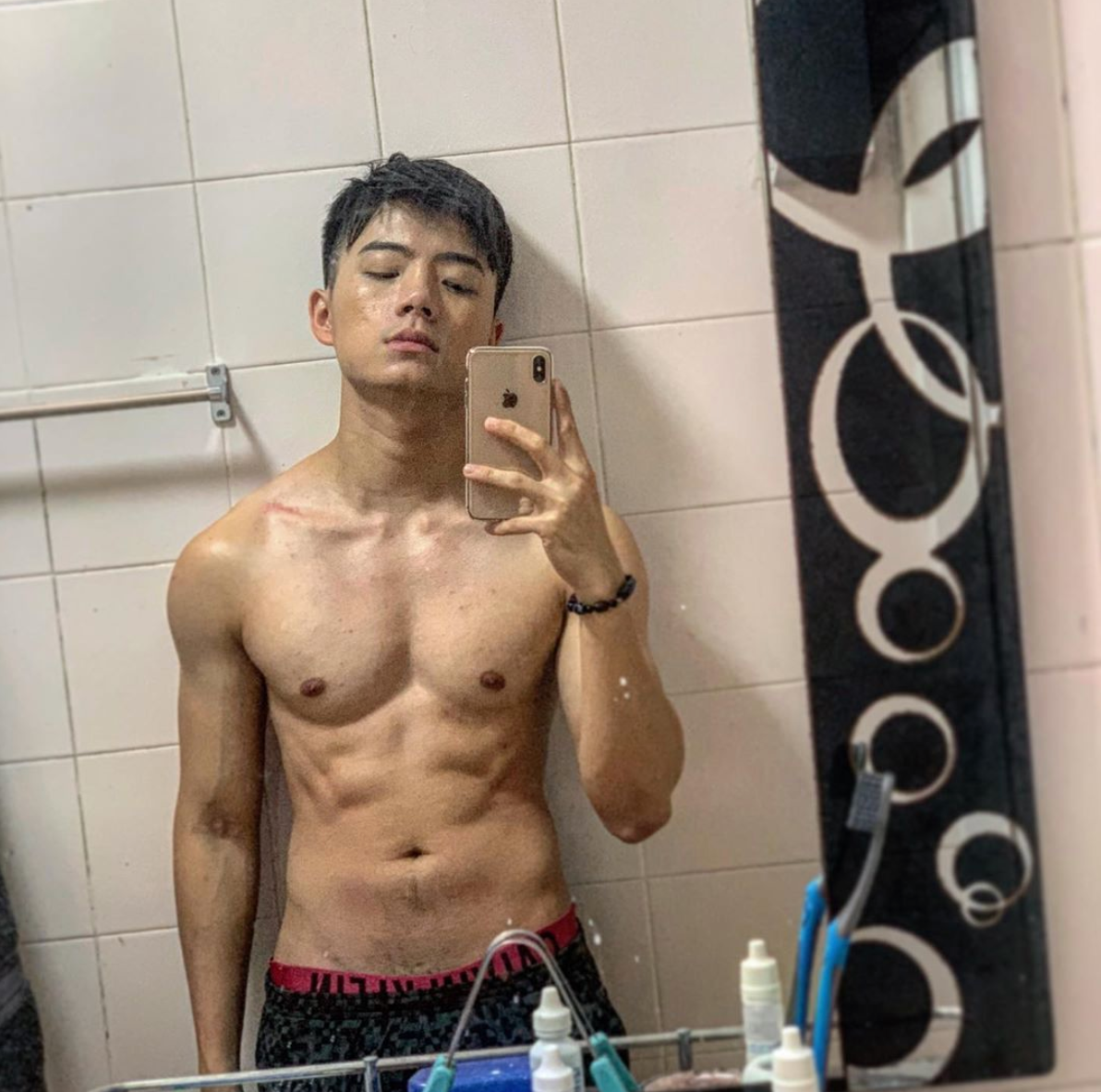 Sau clip nhảy múa vui nhộn, lượng khách hàng tìm đến quán cơm gà của gia đình Soki tăng đáng kể. Trên mạng xã hội, lượt theo dõi anh chàng cũng tăng chóng mặt.