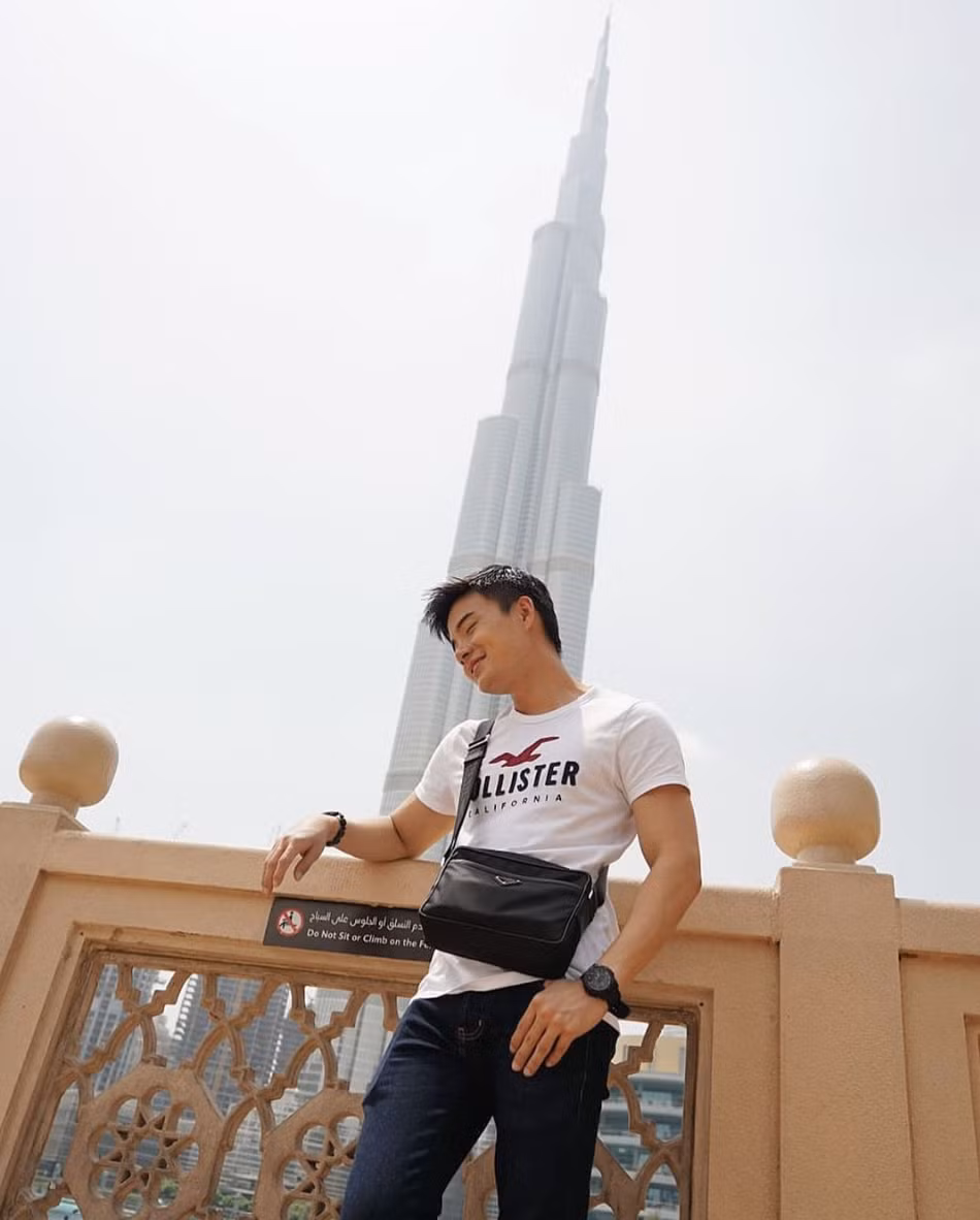 Dù đang "ăn lên làm ra" với việc kinh doanh cơm già nhưng hot boy cho biết chưa bao giờ từ bỏ ước mơ làm diễn viên hài. Bố mẹ Soki cũng rất ủng hộ con trai, bất kỳ khi nào anh bận rộn với các cuộc thi, chương trình diễn xuất thì bố mẹ sẽ trông coi cửa hàng.