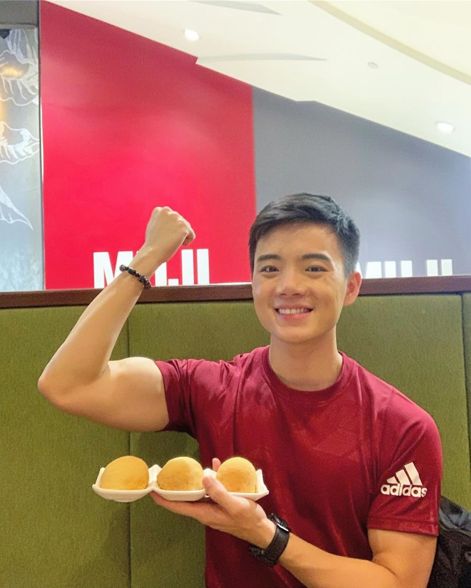 Soki Wu cho biết clip đang nổi tiếng trên mạng xã hội là một phút ngẫu hứng của anh mà thôi. "Vì khi không có khách, đứng một chỗ cũng chán nên tôi muốn làm gì đó vui nhộn một chút. Tôi thích làm những điều chưa có ai làm trước đây" - hot boy 9x chia sẻ.