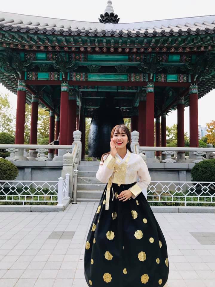 "Thánh nữ Bolero" Jang Mi cho rằng không thể làm hài lòng tất cả mọi người, có người thích cô theo nhạc trẻ, có người lại cho rằng cô phù hợp với nhạc Bolero nên quyết định của cô nàng là làm những gì cảm thấy phù hợp nhất với bản thân và hy vọng khán giả sẽ đón nhận với thái độ tích cực.