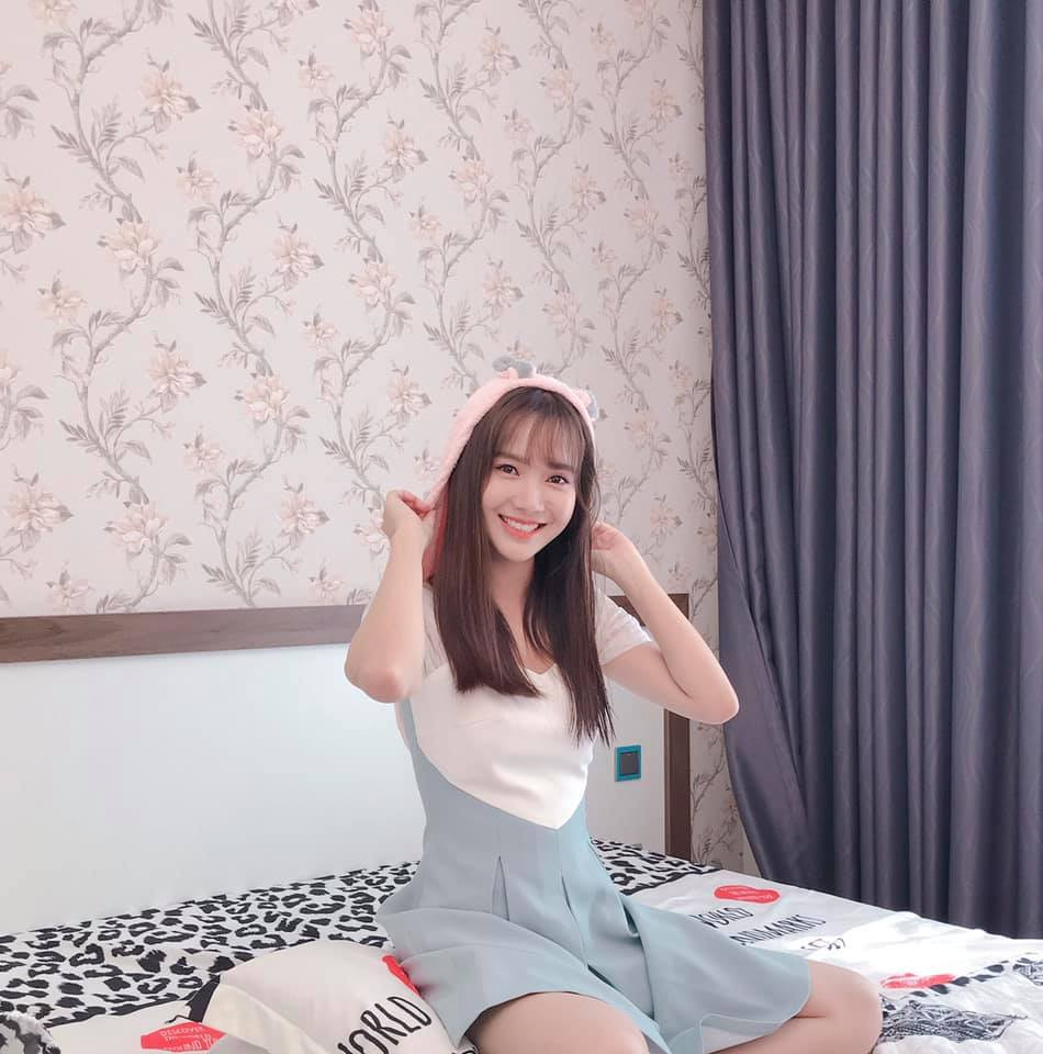 "Tôi nhận thức được rất rõ ràng rằng mình còn trẻ, còn rất nhiều thứ để phấn đấu. Ngay cả chuyên môn là giọng hát tôi cũng còn nhiều khuyết điểm cần phải học tập và khắc phục thì tôi đã hài lòng với vị trí hiện tại rồi" - Jang Mi cho biết thêm.