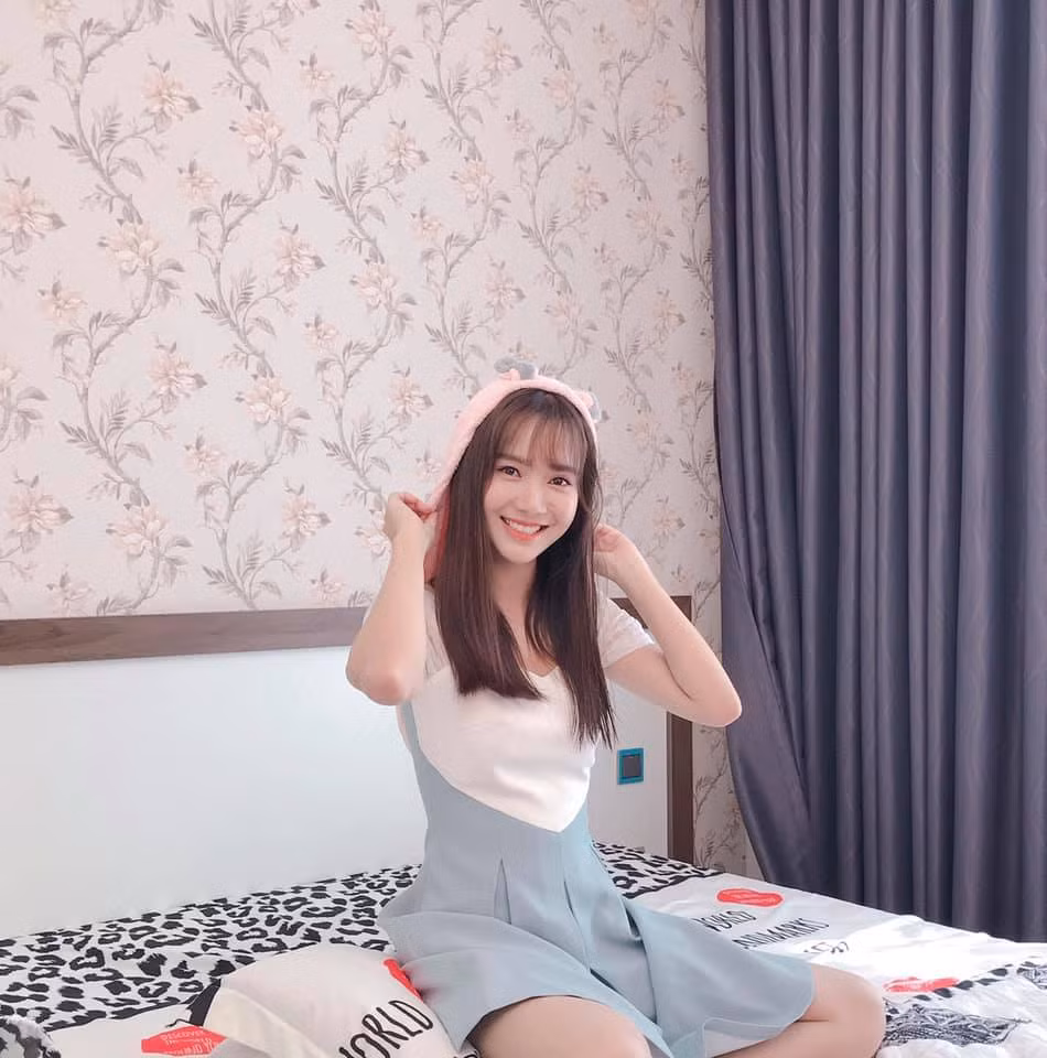 "Tôi nhận thức được rất rõ ràng rằng mình còn trẻ, còn rất nhiều thứ để phấn đấu. Ngay cả chuyên môn là giọng hát tôi cũng còn nhiều khuyết điểm cần phải học tập và khắc phục thì tôi đã hài lòng với vị trí hiện tại rồi" - Jang Mi cho biết thêm.