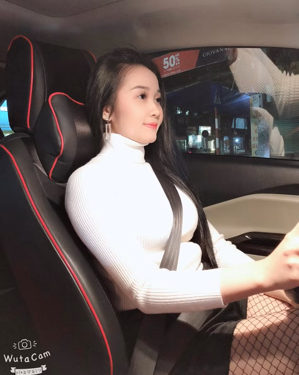 Vậy là chỉ sau hơn 1 tháng tin đồn chia tay bạn trai cầu thủ xuất hiện, Quyên Min đã chuẩn bị lên xe hoa với người khác. Thông tin trên khiến nhiều người hâm mộ tỏ ra khá bất ngờ.