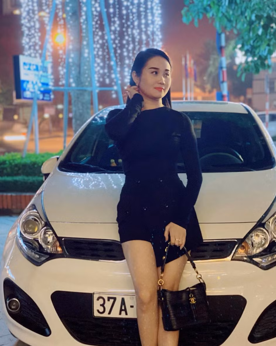 Ngọc Quyên (tên thường gọi là Quyên Min, SN 1995) hiện đang là giáo viên dạy múa tại Nghệ An. Cô nàng từng theo học tại trường Đh Sân khấu Điện ảnh. Cô nàng từng tham dự Miss Vinh 2014.