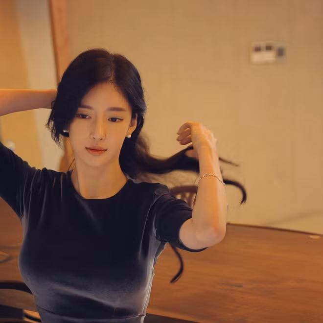 Ngoại hình nổi trội thế nhưng "bản sao Angela Baby" lại bị chính bạn thân tố giật chồng. Không chỉ có vậy, hot girl còn trơ tráo thừa nhận gặp được "định mệnh của cuộc đời".