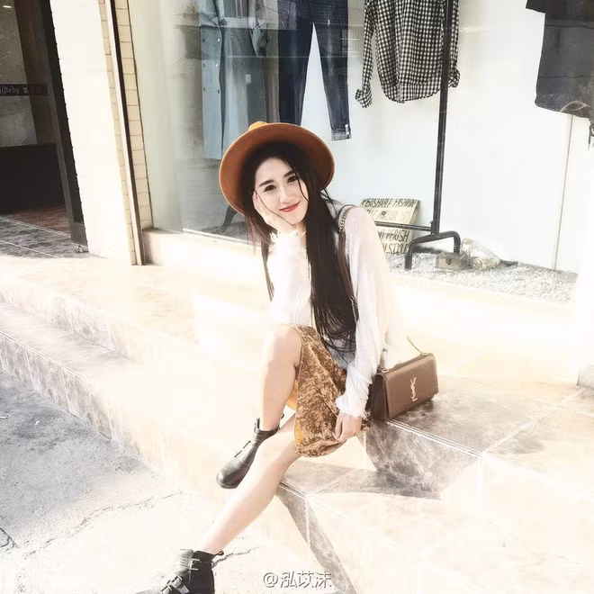 Không chỉ vậy, hot girl còn nhận được rất nhiều lời mời làm mẫu ảnh và các hợp đồng quảng cáo. Không biết vụ việc đánh ghen kia đối với cô nàng là may hay xui.