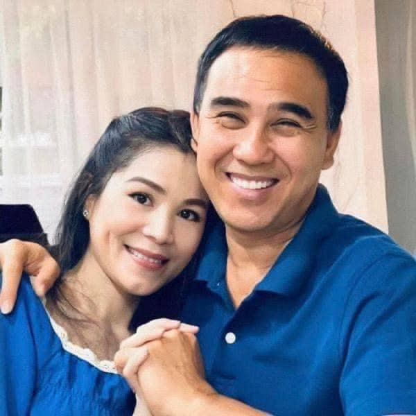 Sau kết hôn gần 20 năm, cuộc sống hiện tại của gia đình nam MC rất hạnh phúc cùng hai cô con gái xinh đẹp, giỏi giang.