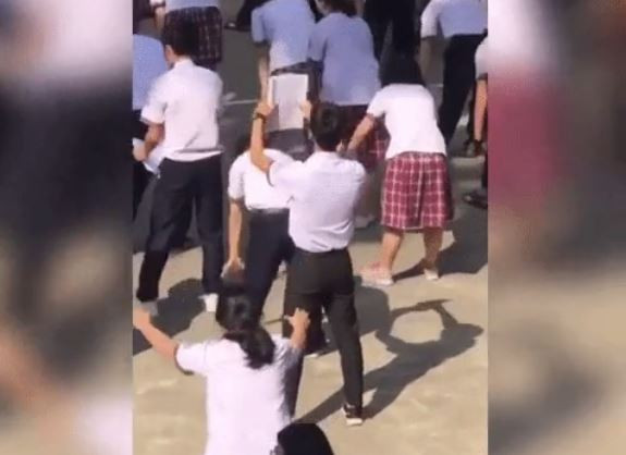 Hoc bai giua liveshow cua than tuong, nu sinh gay sot MXH-Hinh-3