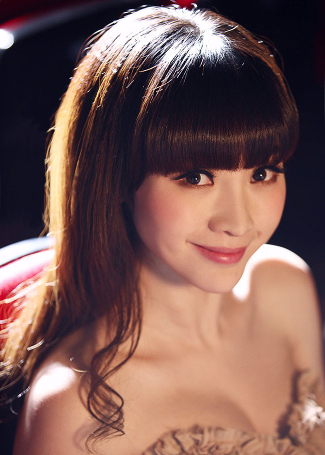 Mỗi ngày, Liễu Nham sẽ dành thời gian để tập yoga, chạy bộ. Do ở tuổi 44, cơ thể đã bắt có dấu hiệu lão hóa, trao đổi chất kém hơn nên Liễu Nham chú trọng đến việc ăn uống nhiều hơn với thực đơn giàu dinh dưỡng, ít calo.