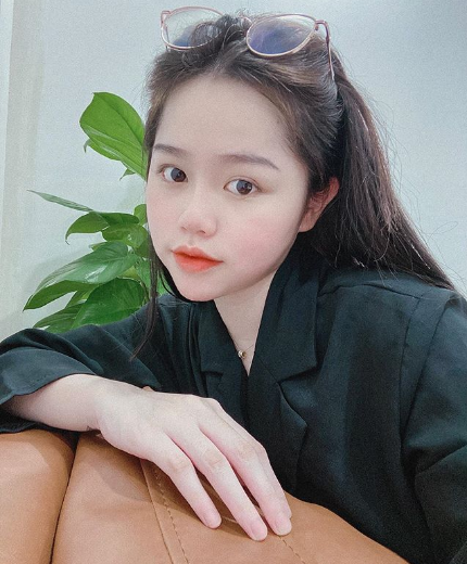 Thời gian gần đây, thông tin Quang Hải đang hẹn hò với Huỳnh Anh (sinh năm 1999, du học sinh Singapore) gây xôn xao mạng xã hội. Tuy nhiên, tất cả vẫn chỉ dừng lại ở mức tin đồn khi mà nam cầu thủ liên tục cặp kè hot girl trước đây.