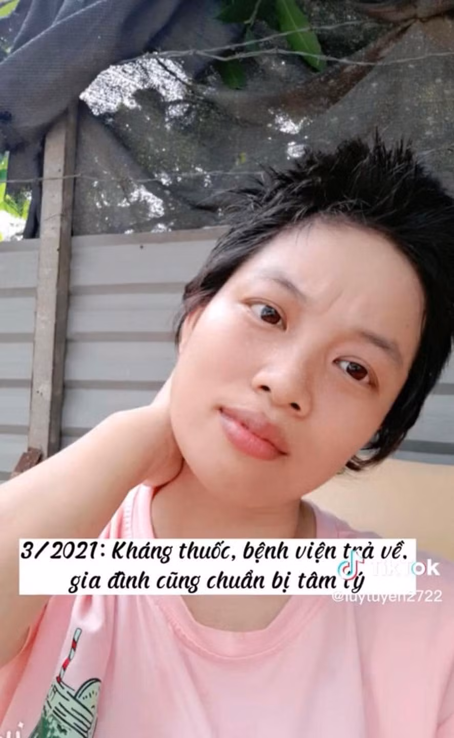 Tới tháng 3/2021, trải qua hơn 100 mũi truyền hóa chất, các phác đồ điều trị đều kháng thuốc, bệnh viện thông báo dừng điều trị. Lần thứ hai, người phụ nữ này lại chuẩn bị sẵn tâm lý.