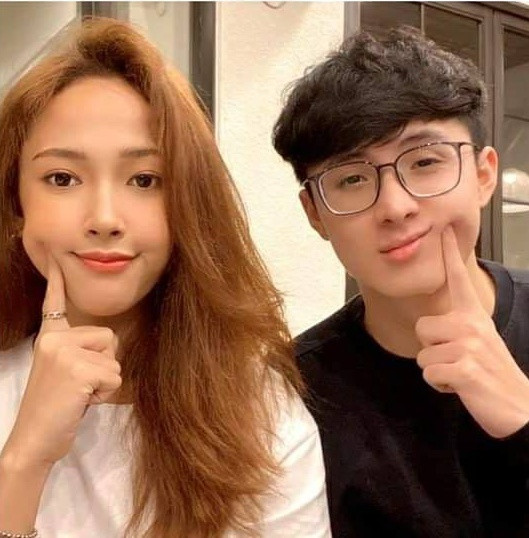 Cả hai đều mang đến nét thú vị, năng động và tươi trẻ. Noway dù nhỏ hơn Cara Phương 2 tuổi nhưng rất đẹp đôi và có tướng phu thê.