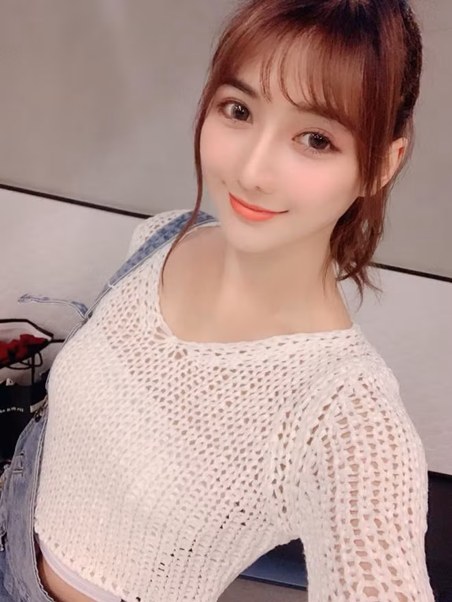 Pengpeng cũng bắt đầu nhận được rất nhiều lời mời tham gia vào các chương trình giải trí. Cô được khán giả nhận xét là hoạt ngôn, biết tạo không khí vui vẻ.