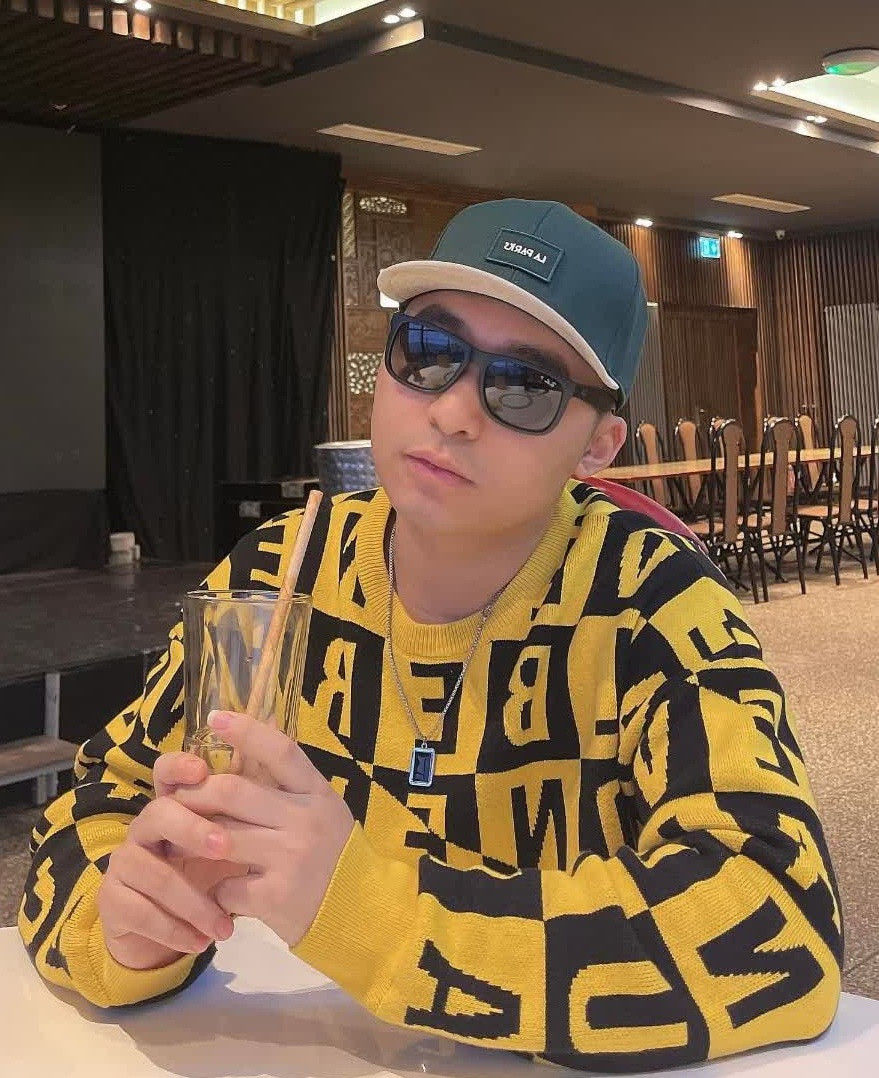 Hiện tại, anh đang là một nhà sáng tạo nội dung trên nền tảng Tiktok. Ngoài ra, anh còn là một MC và nhân viên tại 1 công ty truyền thông.