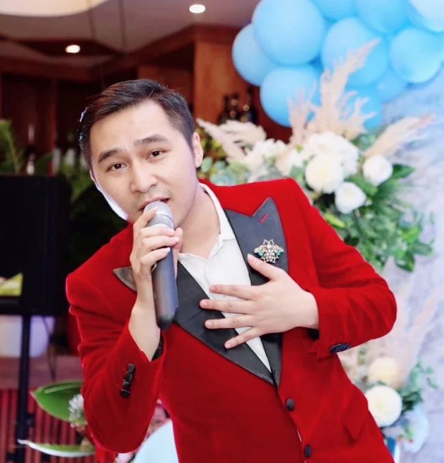 Anh từng đưa ra nhiều quan điểm trong các video của mình gây tranh cãi.