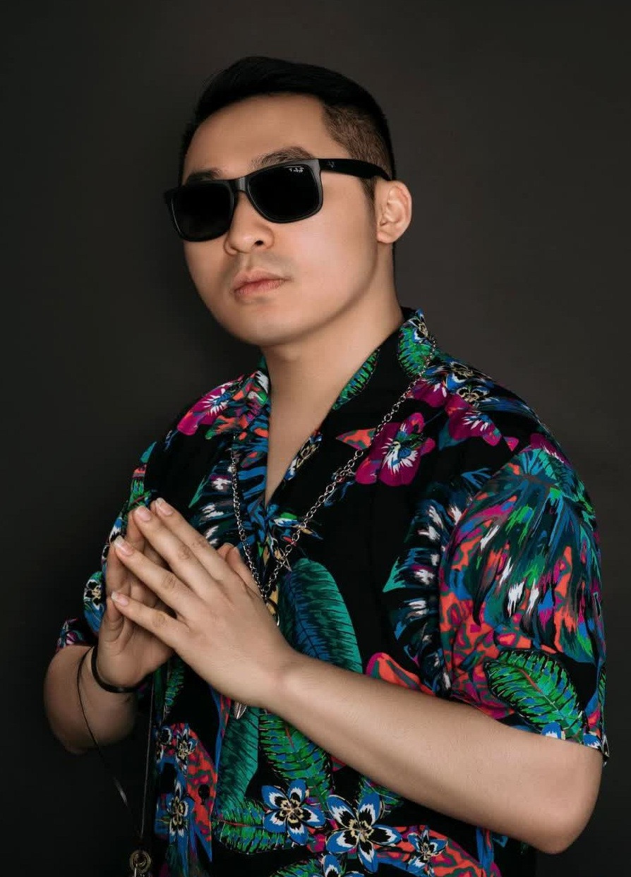 Nhật Hải từng có thời gian đi du học tại Châu Âu, cụ thể là ở Đức. Anh cũng bật mí rằng mình từng học tại trường Hochschule für Musik, Theater und Medien Hannover