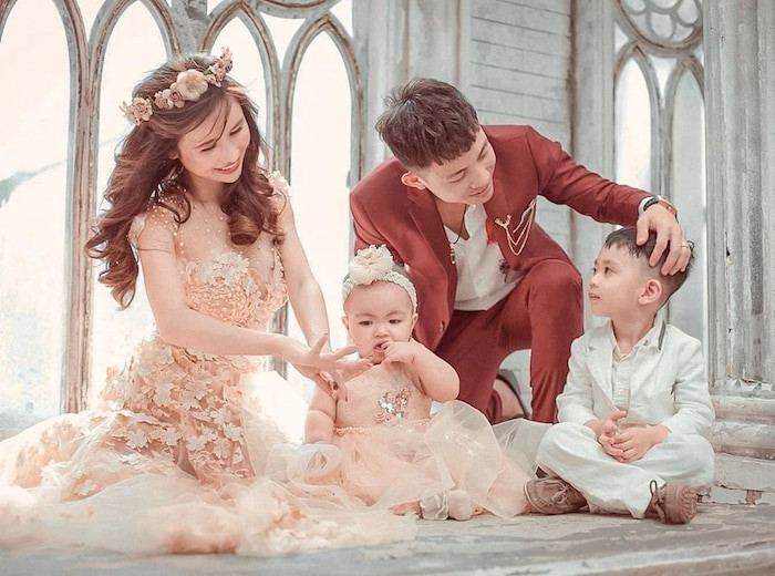 Bên cạnh đó, dân tình cũng phải gật đầu công nhận “độ chịu chơi” và nuông chiều bà xã của vị đại gia ngành nhựa nức tiếng Sài thành.