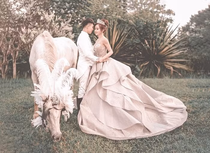 Không thể phủ nhận rằng đại gia Minh Nhựa nức tiếng Sài thành bấy lâu là một người chồng yêu thương vợ hết mực.