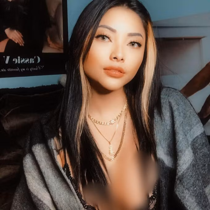 Cassie sinh ra ở Việt Nam, cô mang trong mình 2 dòng máu là Việt và Đài Loan. Theo gia đình chuyển sang Mỹ từ hồi cấp 2, Cassie đã có thời gian ở tại Los Angeles trước khi định cư tại San Francisco.