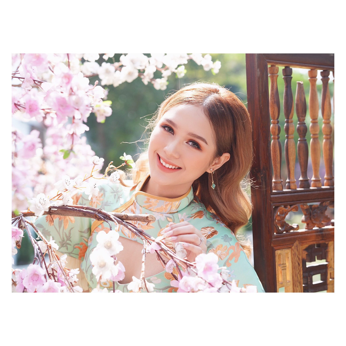 "Mình đã quyết định bỏ học vào cuối học kỳ 1 của lớp 10 khi học kỳ này còn khoảng 1 tuần nữa là kết thúc. Việc làm này của mình đã khiến bố mẹ rất phiền lòng. Tuy nhiên, mình đã tự nhủ sẽ cố gắng tự lập và như mọi người thấy, mình đã thành công, kiếm được kha khá tiền" - Vợ streamer Xemesis nói.