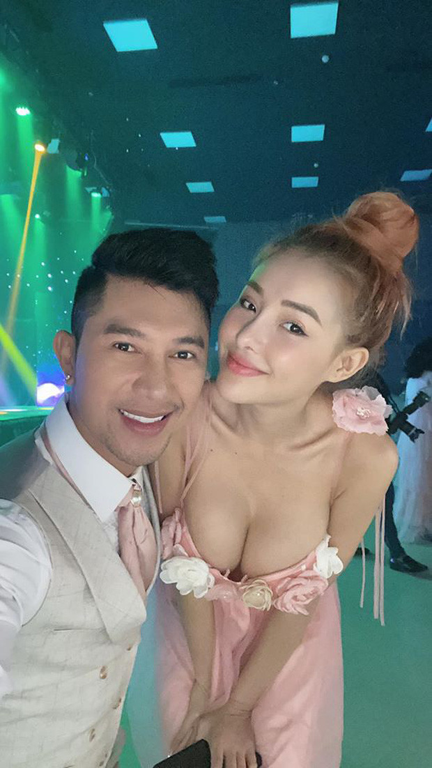 Ngân 98 và Lương Bằng Quang được dân mạng đặt cho biệt danh là "cặp đôi tai tiếng nhất showbiz" vì luôn tự tạo scandal để nổi tiếng. Cứ vài ngày, cặp đôi lại có hành động, phát ngôn gây sốc khiến dân mạng ngán ngẩm.