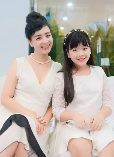 "Cô bé" Hồng Khanh ngày nào.