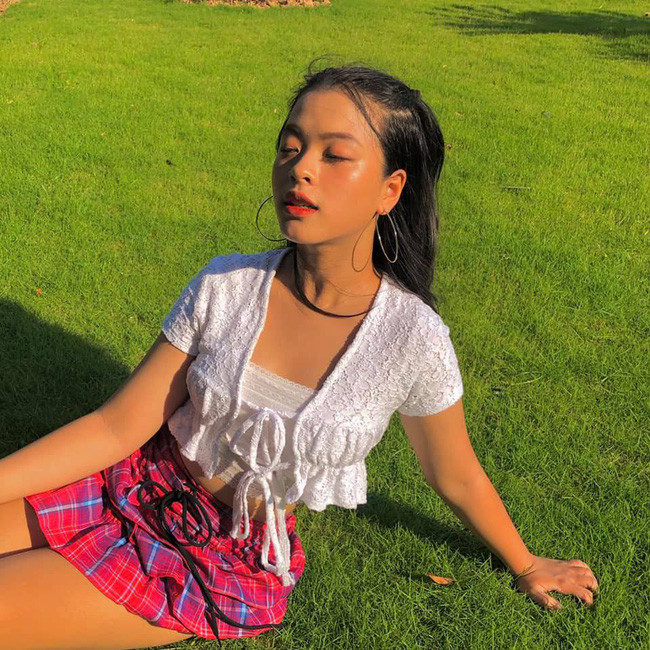 Cô nàng đã cho thấy quyết tâm theo đuổi con đường âm nhạc của mình, cùng với sự ủng hộ của gia đình, fan mong muốn sẽ sớm nhìn thấy thành quả trong tương lai của cô.