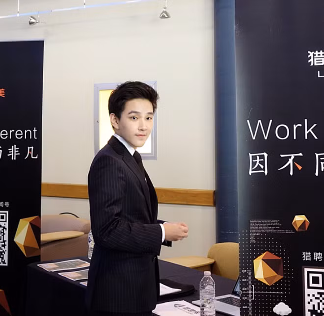 Eric Tse đích thị là thiếu gia ngậm thìa vàng từ lúc sinh ra, nhưng khi cậu được thừa hưởng số gia tài lớn từ rất sớm như vậy là 1 thông tin "hot" nhanh chóng lan đi trong giới siêu giàu.