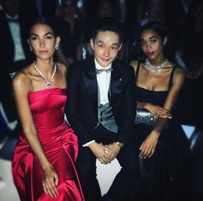 Eric quen biết và chụp hình với nhiều người nổi tiếng như nữ ca sĩ Rihanna, siêu mẫu Bella Hadid, ngôi sao bóng rổ Yao Ming, và công chúa Charlene của Monaco.