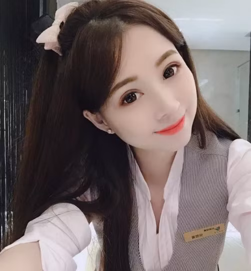 Thế nhưng, khi dân tình tìm ra danh tính của nàng hot girl mạng xã hội này thì đã có khá nhiều trường hợp phải đứng hình vì nhan sắc thật sự của cô.