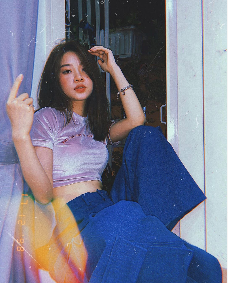 Dù đã 27 tuổi nhưng Mai Anh vẫn sở hữu nhan sắc trẻ trung y như học sinh cấp 3. Chính bởi vậy mà cô nàng thường xuyên được mời chụp những bộ ảnh nàng thơ trong sáng.