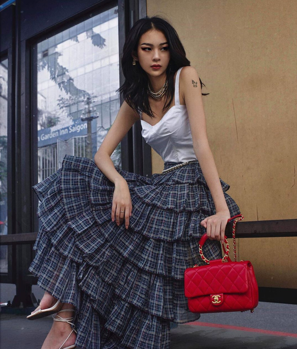 Trên trang cá nhân, Phí Phương Anh từng đăng tải trạng thái: "Trứng rán cần mỡ. Bắp cần bơ. Dạo này gầy quá. Cần mập cơ" để bày tỏ mong muốn tăng cân.