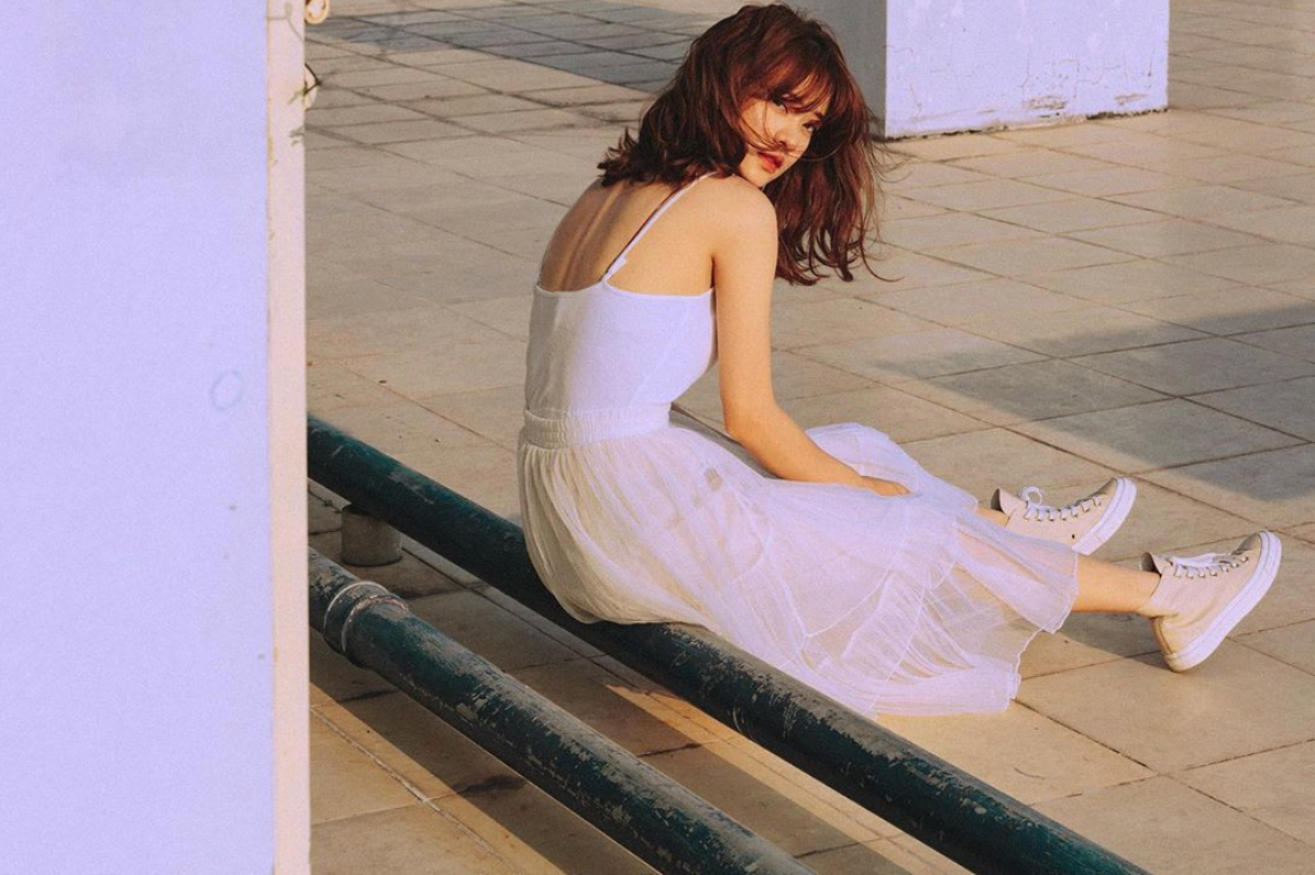 Trương Hoàng Mai Anh (SN 1993) là một trong những hot girl đình đám trên mạng xã hội, nhờ nhan sắc xinh đẹp, cô nàng sớm bén duyên với nghề mẫu ảnh. Cô cũng từng gây chú ý khi tham gia chương trình "Nóng cùng World Cup" vào năm 2018.