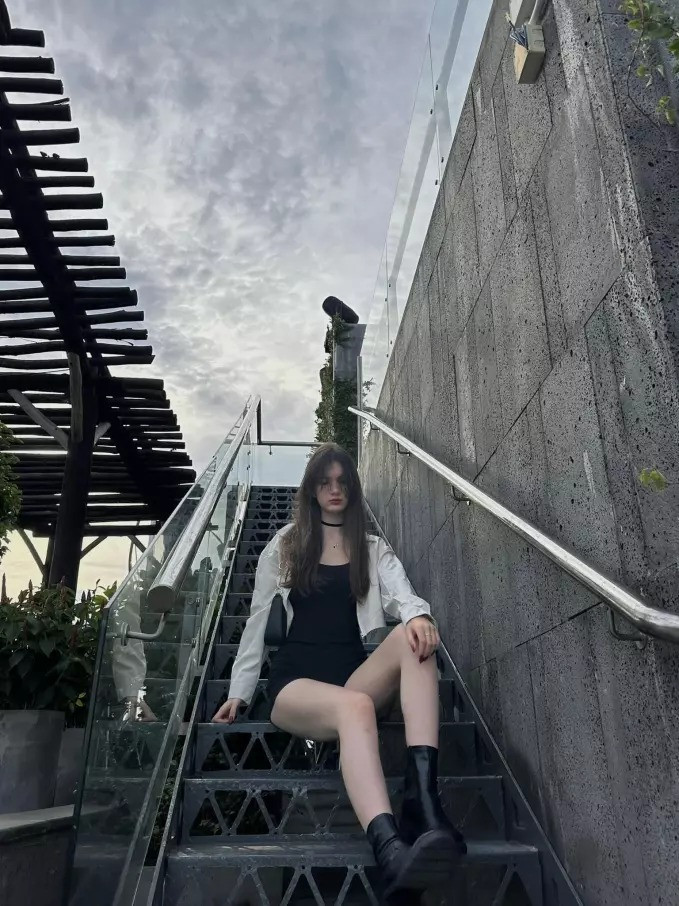 Em gái Đặng Văn Lâm gây sốt với chiều cao vượt trội, vóc dáng mảnh mai.