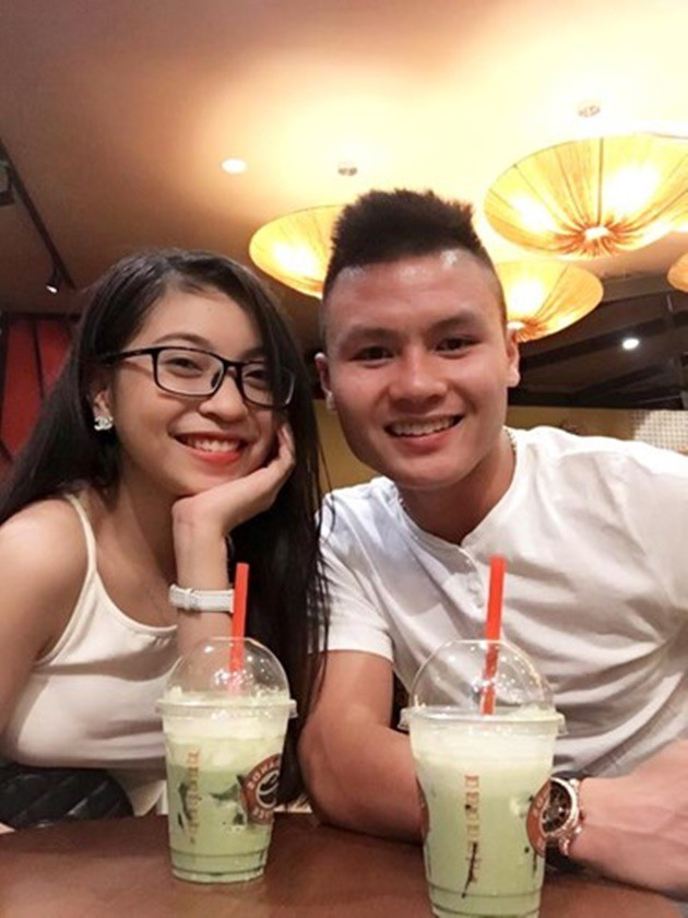Nhật Lê và Quang Hải có thời gian dài yêu nhau trước khi cầu thủ gốc Đông Anh nổi tiếng. Giữa tháng 10/2019, thôn tin cặp đôi đã "đường ai nấy đi" xuất hiện.