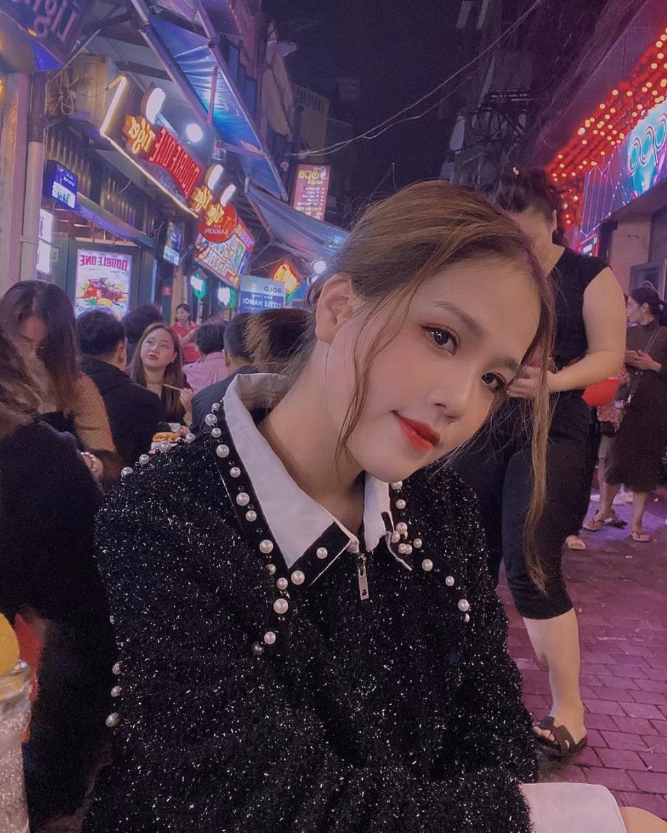 Về phía Huyền My, cô nàng cũng có câu trả lời lấp lửng, úp mở về chuyện tình cảm với cầu thủ Quang Hải trên trang cá nhân.