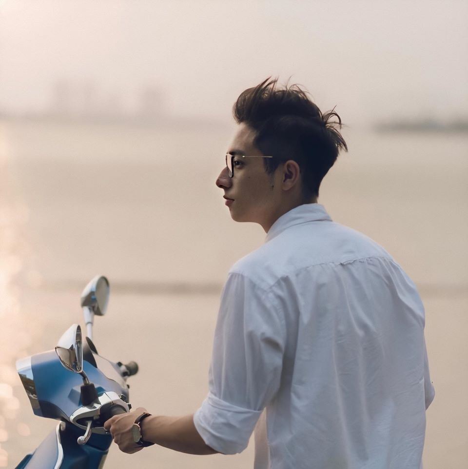 Nam Anh chia sẻ, năm 12, cậu ôn thi IELTS và số điểm trung bình cho 4 kĩ năng mà bạn đạt được khi đó là 7.5. Lúc đó tiếng Anh rất quan trọng, bây giờ cũng thế, nhưng ở thời đại thay đổi chóng mặt như hiện tại, có nhiều thứ các teen cần phải trang bị cho mình, không chỉ mỗi mình kĩ năng ngoại ngữ như trước đây.