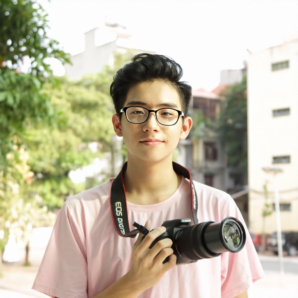 Khi sang Hungary, Nam Anh kể: “Lúc mới qua, mình đã tham gia chương trình mentorship tại trường đại học. Bắt đầu cuộc sống mới thật sự khó khăn với mem mới sang như mình. May mắn là bản tính thích học hỏi lại hăng say tham gia hoạt động, mình đã làm quen được anh Nguyễn Đình Cường - nguyên Trưởng ban Truyền thông của Hội sinh viên Việt Nam tại Hungary. Anh trở thành mentor của mình. Từ một người đam mê ca hát, mình học thêm cách lên kế hoạch, làm nhiều dự án khác nhau dưới sự hỗ trợ của anh. Năm đó cũng là năm cuối nhiệm kì của anh Cường ở hội sinh viên nên mình được anh đề cử lên làm trưởng ban.