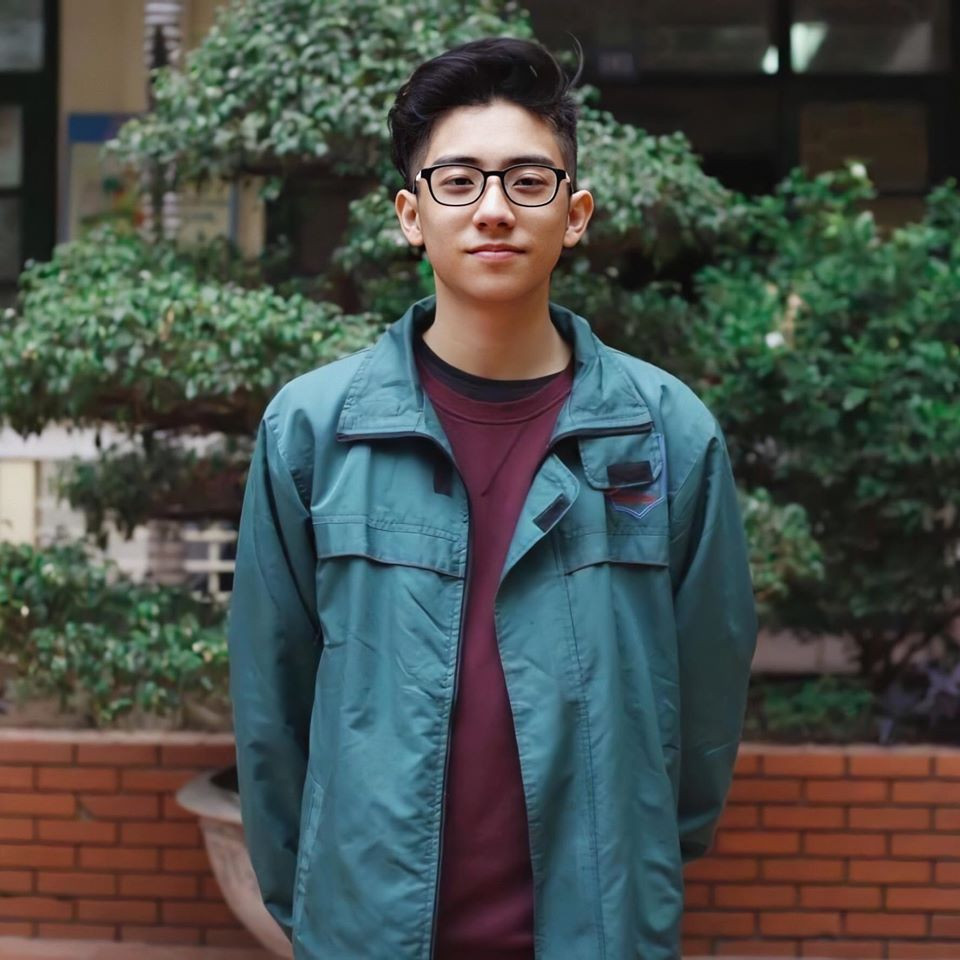 Hungary, đất nước mà cựu nam sinh Ngoại giao đang theo học là một trong những nước Trung Âu đầu tiên ban bố tình trạng khẩn cấp quốc gia đối với dịch COVID-19. Trong cơn khủng hoảng đó, Nam Anh cảm thấy an tâm hơn khi Hungary đã có loạt biện pháp phòng chống và kiểm soát dịch rất tốt và cũng giống cách mà chính phủ Việt Nam đã làm là thực hiện cách ly xã hội và đóng cửa biên giới. “Tuy nhiên mình cảm thấy chính phủ Việt Nam đã nhận thức được sớm tầm nguy hiểm của dịch bệnh này nên đã đưa ra và thực hiện các chính sách sớm hơn Hungary”.