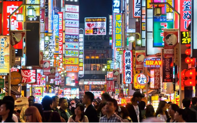Dotonbori là con phố thương mại sầm uất bậc nhất Osaka, có từ thời Edo đến nay. Chính vì sự đông đúc, nhộn nhịp này nên đây có thể là điều kiện để dịch bệnh Sars-CoV-2 bùng phát.
