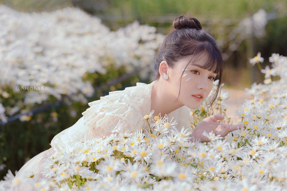 Hot girl Yên Bái tiết lộ hiện vẫn chưa có bạn trai và chưa muốn yêu vì còn đang tận hưởng cuộc sống độc thân.